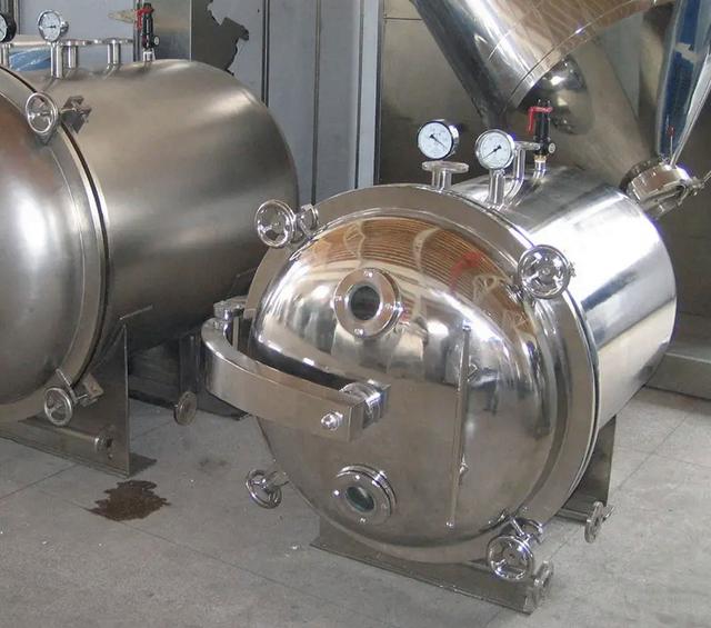 round vacuum tray dryer